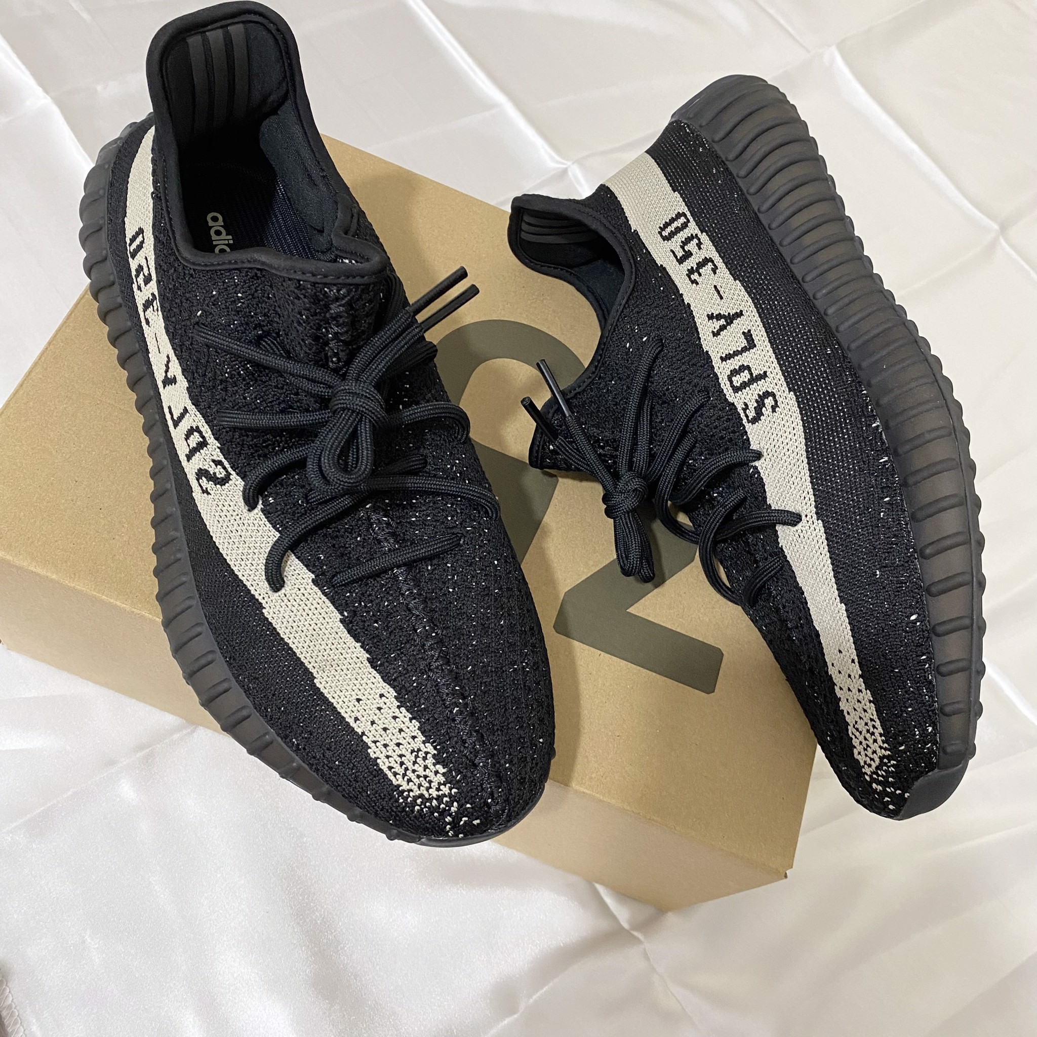 GIÀY YEEZY