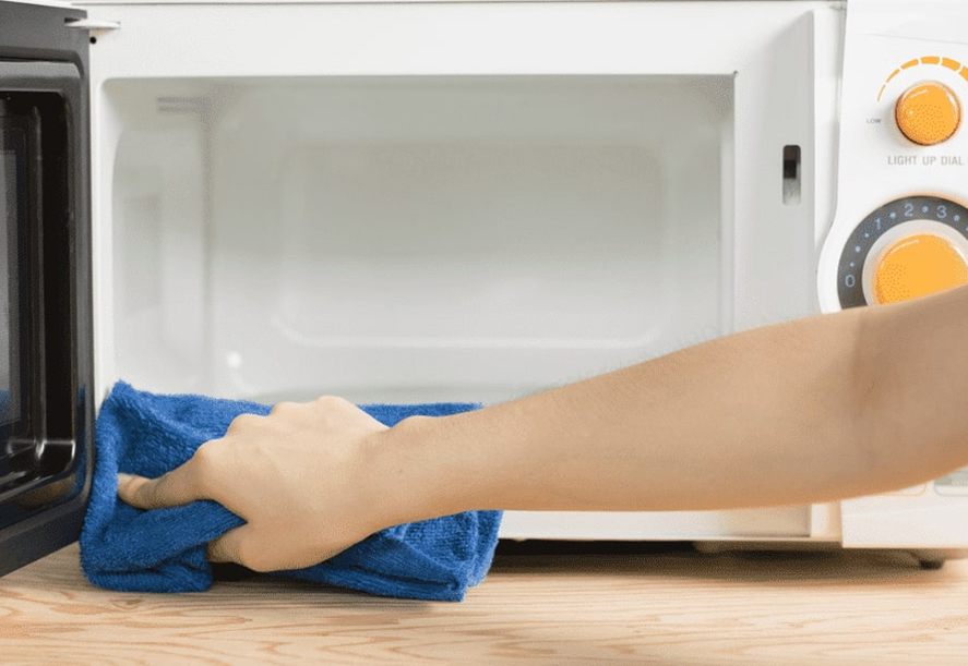 BÍ QUYẾT LÀM SẠCH LÒ VI SÓNG THẬT DỂ DÀNG