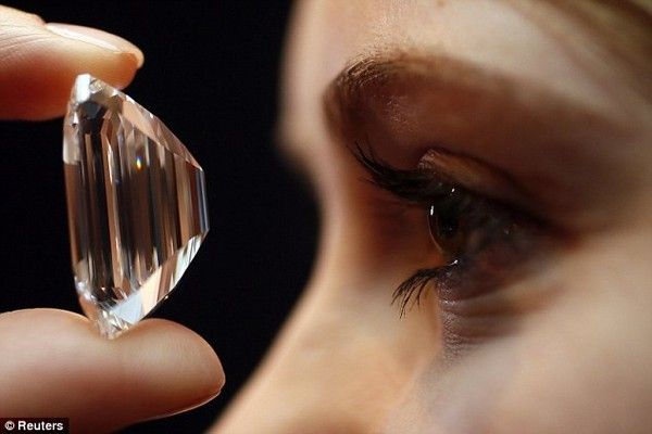 Ngắm viên kim cương 100 carat 'có một không hai' trị giá 531 tỷ đồng