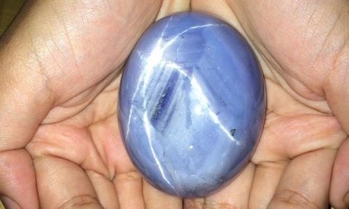 Viên sapphire sao xanh lớn nhất thế giới