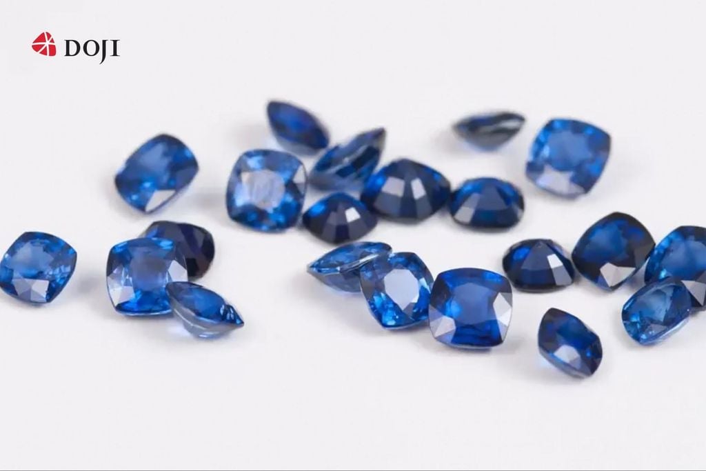 Kinh nghiệm và địa chỉ mua bông tai đá Sapphire đẳng cấp dành cho phái đẹp