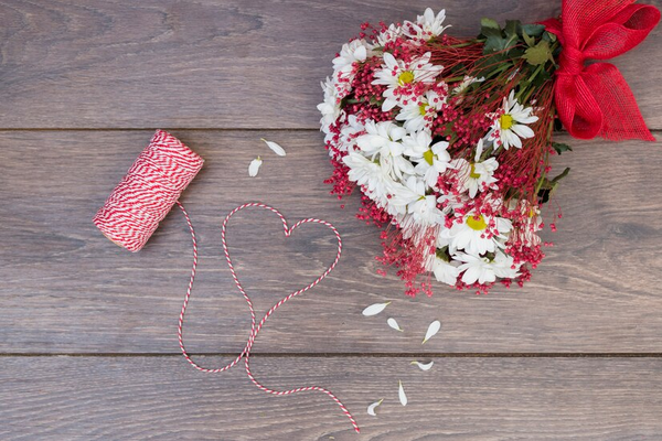 Tặng hoa không bao giờ lỗi thời vào Valentine Trắng