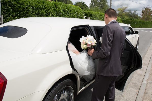 Cô dâu lên xe hoa bắt đầu về nhà chú rể