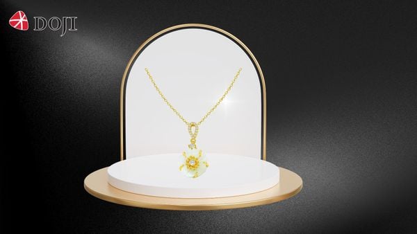 Mặt dây chuyền trong bộ sưu tập Nàng Thơ là sự kết hợp hoàn hảo giữa nhiều chất liệu cao cấp