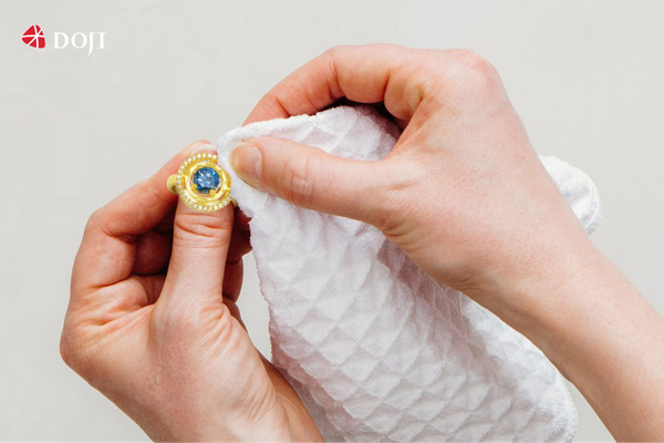 Vệ sinh trang sức tại DOJI để luôn giữ được vẻ sáng đẹp, bền lâu