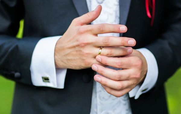 Vị trí đeo nhẫn có ý nghĩa ẩn sâu bên trong, giúp phái mạnh khéo léo kể câu chuyện của riêng mình