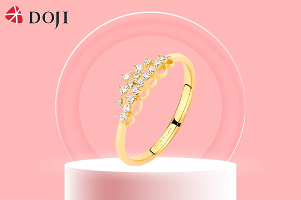 Thiết kế vương miện kiêu sa và độc đáo của mẫu DOJI AFRK000145F1CZ1 làm xiêu lòng các quý cô hiện đại