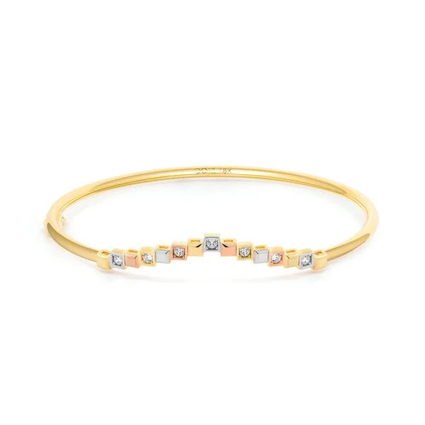 Mẫu vòng tay vàng 18K gắn đá CZ DOJI AFGM901064D7CZ1 tinh tế, mềm mại