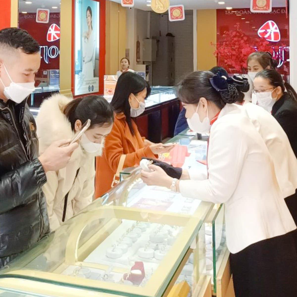 DOJI là một trong những thương hiệu trang sức hàng đầu tại Việt Nam, không ngừng sáng tạo để mang đến các sản phẩm hoàn hảo về kiểu dáng và chất lượng