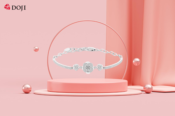 Lắc tay với thiết kế trung tâm tinh xảo kết hợp dây đeo đính kim cương tỉ mỉ, tôn vinh sự thanh lịch, sang trọng