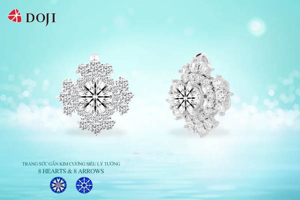 Viên kim cương chủ rực rỡ nằm ở trung tâm, bao quanh là khung giọt sương cách điệu, tạo nên tổng thể nhẹ nhàng mà tinh tế
