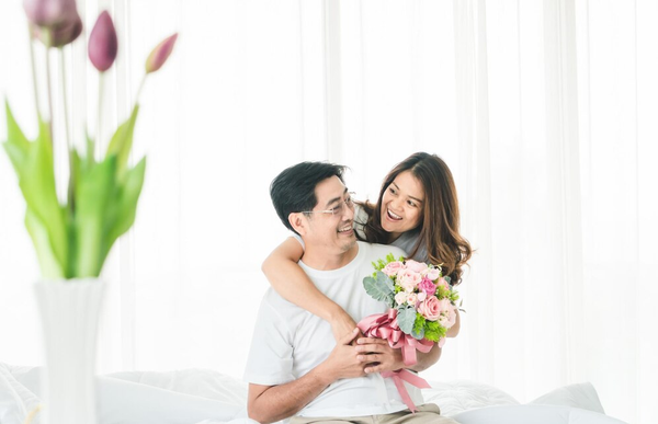 Hoa luôn là món quà lãng mạn dành cho phái nữ, bởi nó là sự thể hiện tình cảm nồng nhiệt và sự trân trọng trong tình yêu