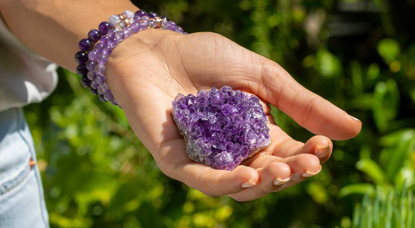 Mọi người có thể mang theo Amethyst bên mình để giải tỏa năng lượng tiêu cực