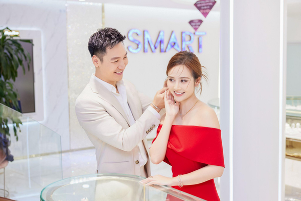Bông tai vàng có thiết kế cầu kỳ sẽ giúp bạn tỏa sáng trong những sự kiện đặc biệt