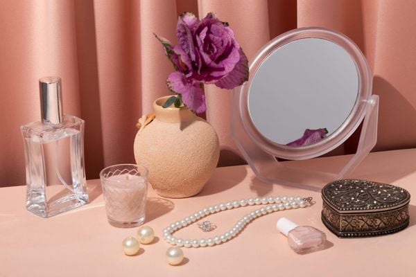 Ngọc trai Akoya là được nuôi cấy trực tiếp từ những vùng biển tại Nhật Bản, là biểu tượng của sự thanh lịch, tinh tế dành riêng cho phái nữ