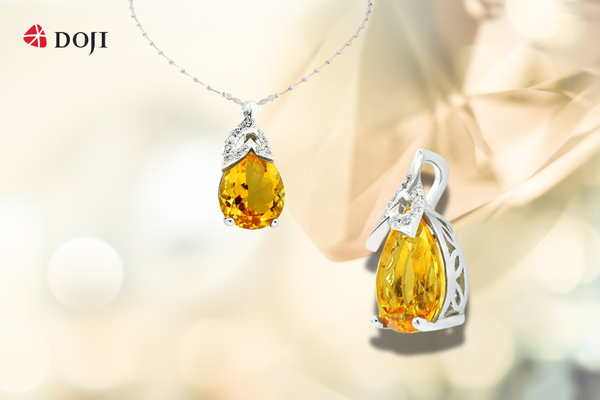 Mặt dây được chế tác từ vàng trắng 14K, tôn lên vẻ đẹp ấm áp của viên đá quý Citrine