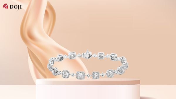 Lắc tay vàng trắng 18K gắn kim cương DOJI AFBR000472D2DA1 sở hữu vẻ đẹp sang trọng và quý phái