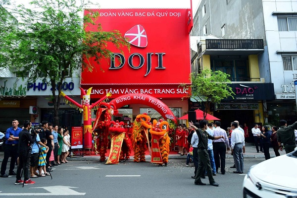 Đến ngay DOJI để mua sắm những sản phẩm trang sức vàng 14K chất lượng, đa dạng mẫu mã, kiểu dáng với giá cả phải chăng