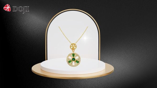Bộ sưu tập Mùa hè rực rỡ gợi nhớ đến hình ảnh hoa trái đua nhau nở rộ dưới ánh nắng mặt trời