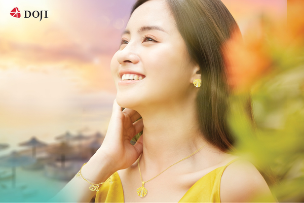 Chọn bông tai hình bông hoa, bán nguyệt để tạo ra sự cân đối giữa chiều dài và chiều rộng của khuôn mặt