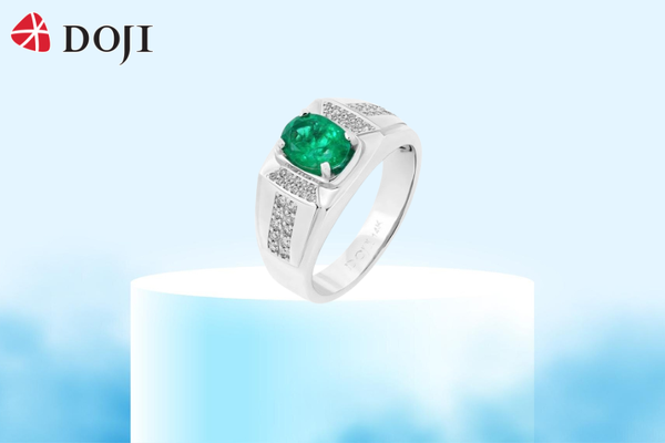 Thiết kế cổ điển với viên đá Emerald hình oval phù hợp với những ai yêu thích phong cách thanh lịch, sang trọng