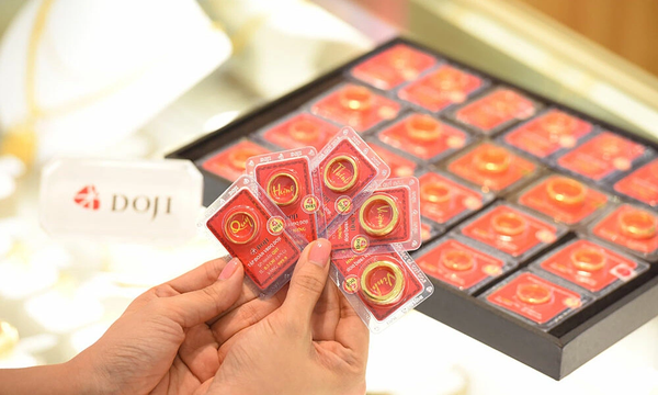 Nhẫn 3 chỉ là loại nhẫn vàng có khối lượng tương đương 11,25g vàng. Nhẫn thường được chế tác từ vàng 24K, có màu vàng đậm, sáng bóng tự nhiên