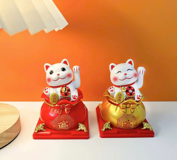 Đặt mèo thần tài theo hướng cửa chính và cửa sổ để kích hoạt tối đa khả năng thu hút năng lượng tích cực