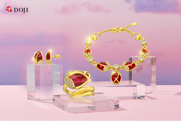 Chế tác từ vàng 24K kết hợp đá quý Ruby, các sản phẩm của DOJI tôn vinh vẻ đẹp quyến rũ, biến cô dâu thành nữ hoàng lộng lẫy trong ngày lễ trọng đại