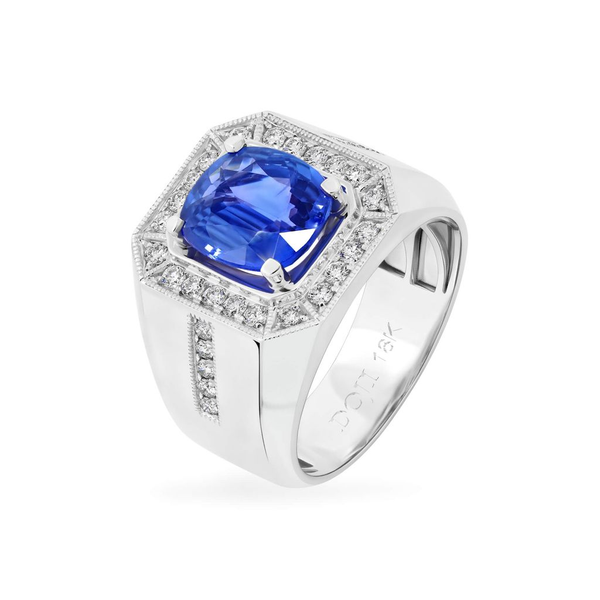 Quý ông có thể kết hợp mẫu nhẫn đá Sapphire với những bộ vest lịch lãm trong những bữa tiệc đầy sang trọng giúp tôn lên vẻ đẹp quyền lực giữa đám đông