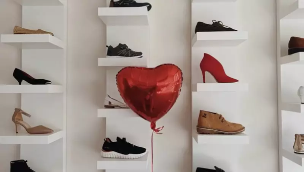 Giày là món quà Valentine thiết thực, thể hiện phong cách cá nhân