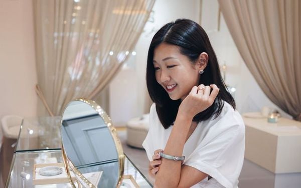 Người đeo vòng đá ngọc bích cần lưu ý bảo quản đúng cách để lưu giữ giá trị trang sức lâu dài