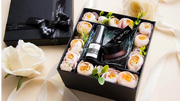 Bộ mỹ phẩm cao cấp, tinh tế, thể hiện sự quan tâm đến sắc đẹp