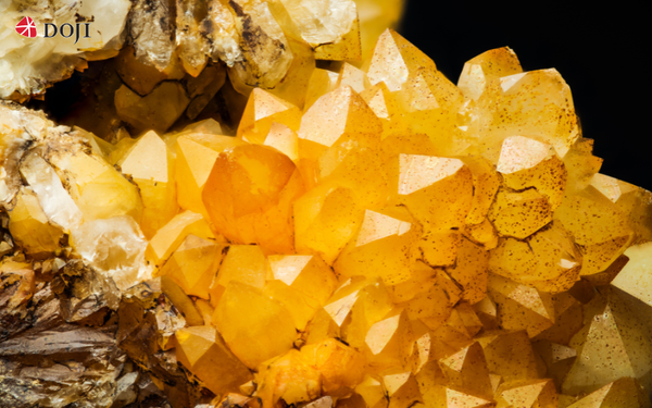Tùy vào sắc vàng cụ thể, đá Citrine sẽ tương sinh và tương hợp với các mệnh khác nhau
