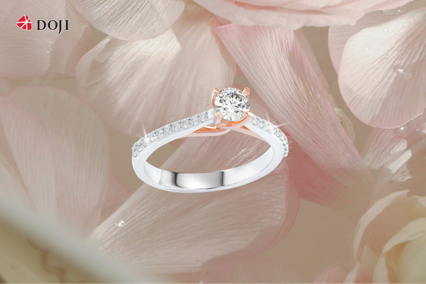 Nhẫn cầu hôn vàng trắng phổ biến với khách hàng yêu thích sự tối giản nhưng vẫn sang trọng