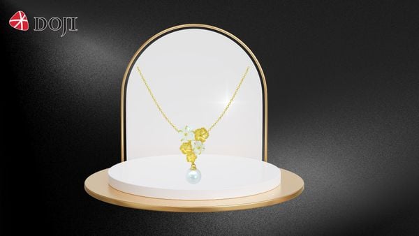 Việc lựa chọn một mẫu mặt dây chuyền phù hợp với hình dáng khuôn mặt sẽ giúp vẻ ngoài của người đeo trở nên ấn tượng, cuốn hút hơn