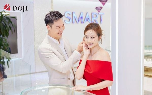 Trải nghiệm mua sắm các sản phẩm trang sức kim cương 7 ly 2 tại DOJI cùng người thương