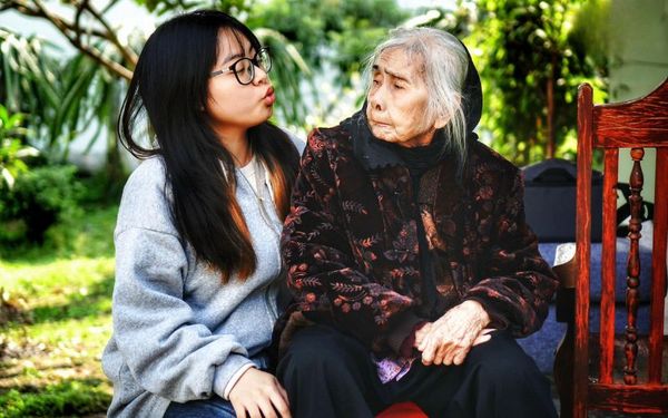 Bà là người phụ nữ đáng kính mà tất cả chúng ta nên trân trọng và gửi những lời chúc ấm áp nhất vào ngày 8/3