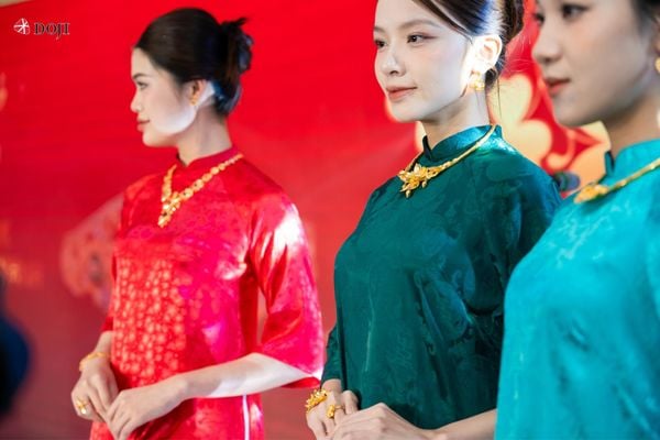 Khi chọn bộ vàng cưới 24K, yếu tố quan trọng nhất là sản phẩm phải phù hợp với phong cách và sở thích của cô dâu, chú rể
