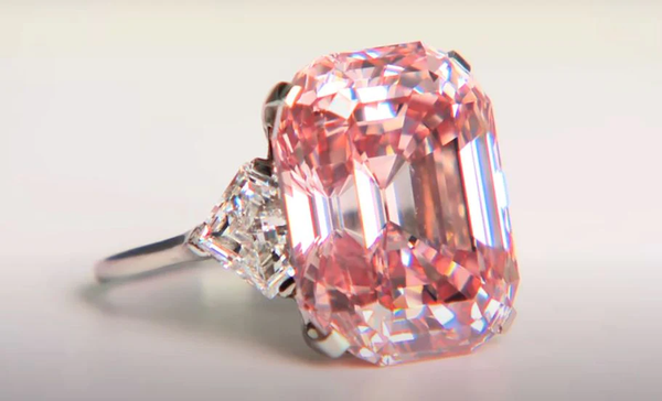 Graff Pink đã được Laurence Graff cải tiến độ trong suốt và màu sắc để có vẻ đẹp hoàn hảo như hiện tại