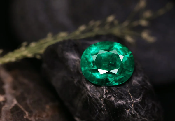 Đá Emerald được xem là biểu tượng của tình yêu vĩnh cửu