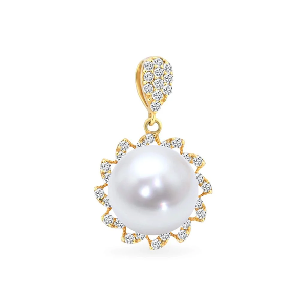 Mặt dây nữ vàng gắn ngọc trai Akoya thường được kết hợp với những bộ trang phục công sở hay váy dạ hội giúp tôn lên sự tự tin và vẻ đẹp sang trọng của phái nữ