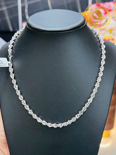 Mẫu dây chuyền vàng xoắn 18K bền đẹp, ít oxy hóa theo thời gian (Ảnh minh họa)