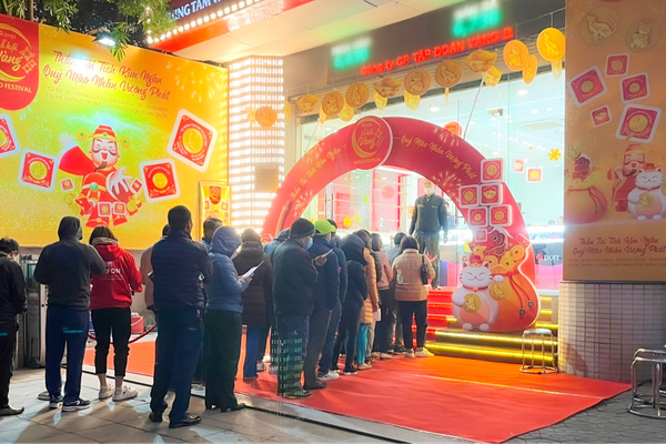 Để tránh phải chờ đợi quá lâu, bạn nên chọn các khung giờ ít người hơn