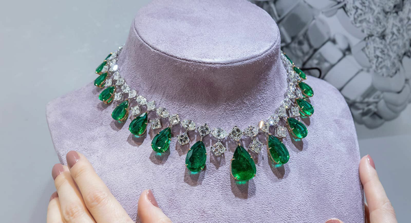Bảo quản đúng cách sẽ giúp đá Emerald luôn sáng bóng và bền đẹp theo thời gian