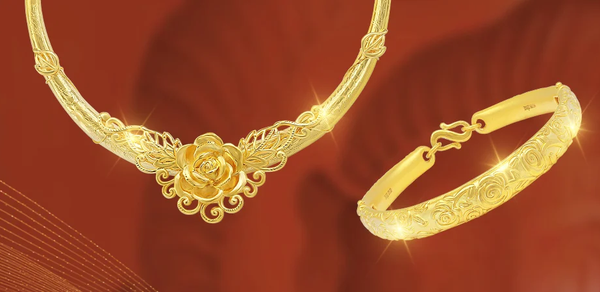 Với họa tiết hoa văn tinh xảo, bộ trang sức cưới vàng 24K pha trộn giữa vẻ đẹp truyền thống và phong cách hiện đại, tôn vinh nét quý phái của cô dâu trong ngày trọng đại