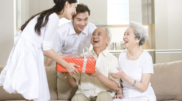 Cô dâu, chú rể cần chọn trang phục lịch sự trong buổi lễ lại mặt
