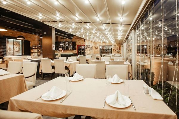 Không gian lộng lẫy tại nhà hàng sẽ giúp khoảnh khắc ngỏ lời sẽ thêm phần trọn vẹn
