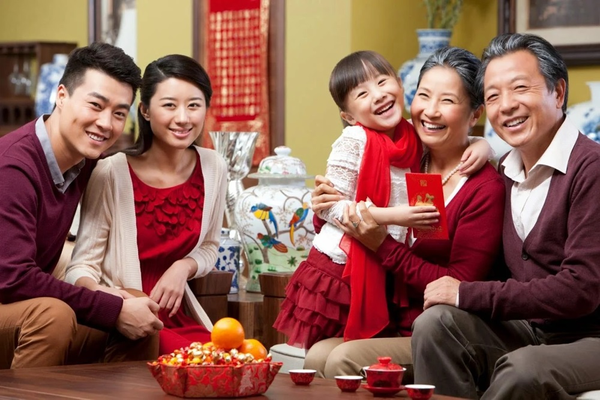 Bạn có thể tổ chức một bữa cơm thân mật nhân dịp kỷ niệm “đám cưới vàng” của ông bà, bố mẹ