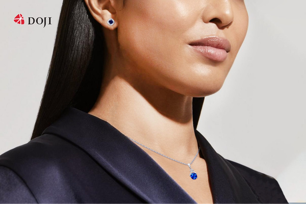 Bông tai đá Sapphire nổi bật với vẻ đẹp thanh lịch, tinh tế