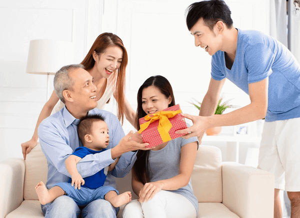 Đừng quên gửi lời chúc sức khoẻ, hạnh phúc tới ông bà, bố mẹ trong dịp kỷ niệm “đám cưới vàng”